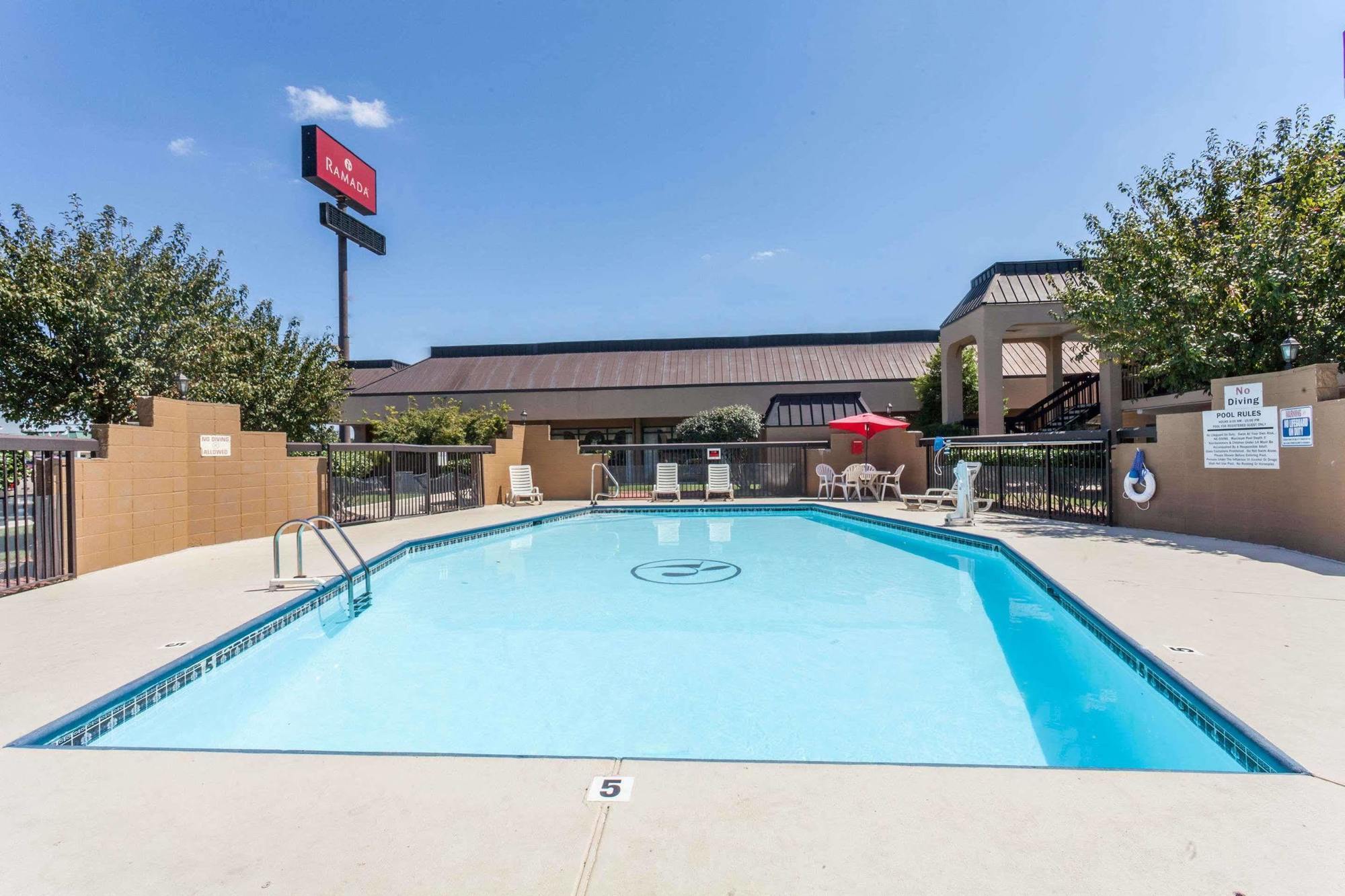 Ramada By Wyndham Lebanon Hotel Exterior photo